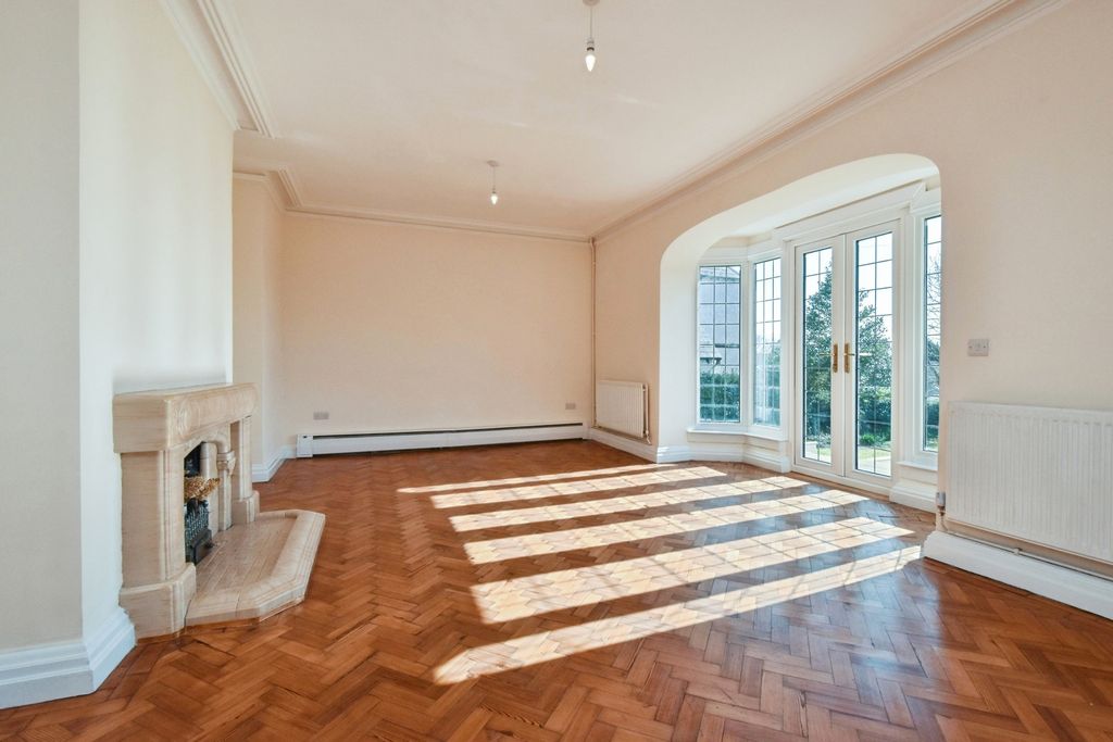 Property photo 2 of 27 Photo