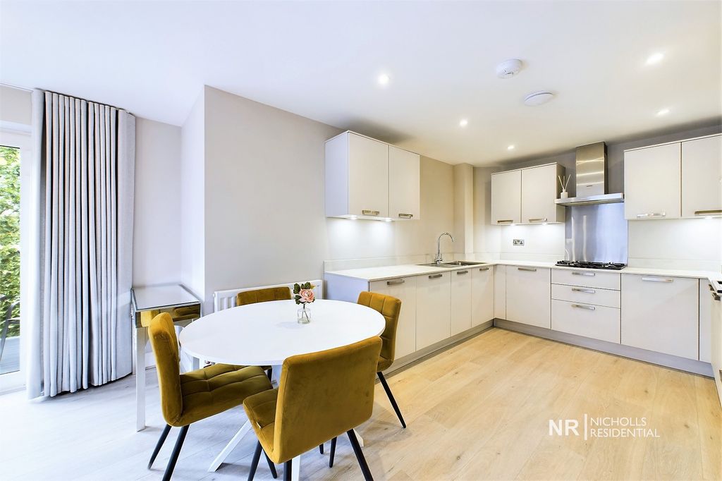 Property photo 3 of 17 Kitchen Dining Area