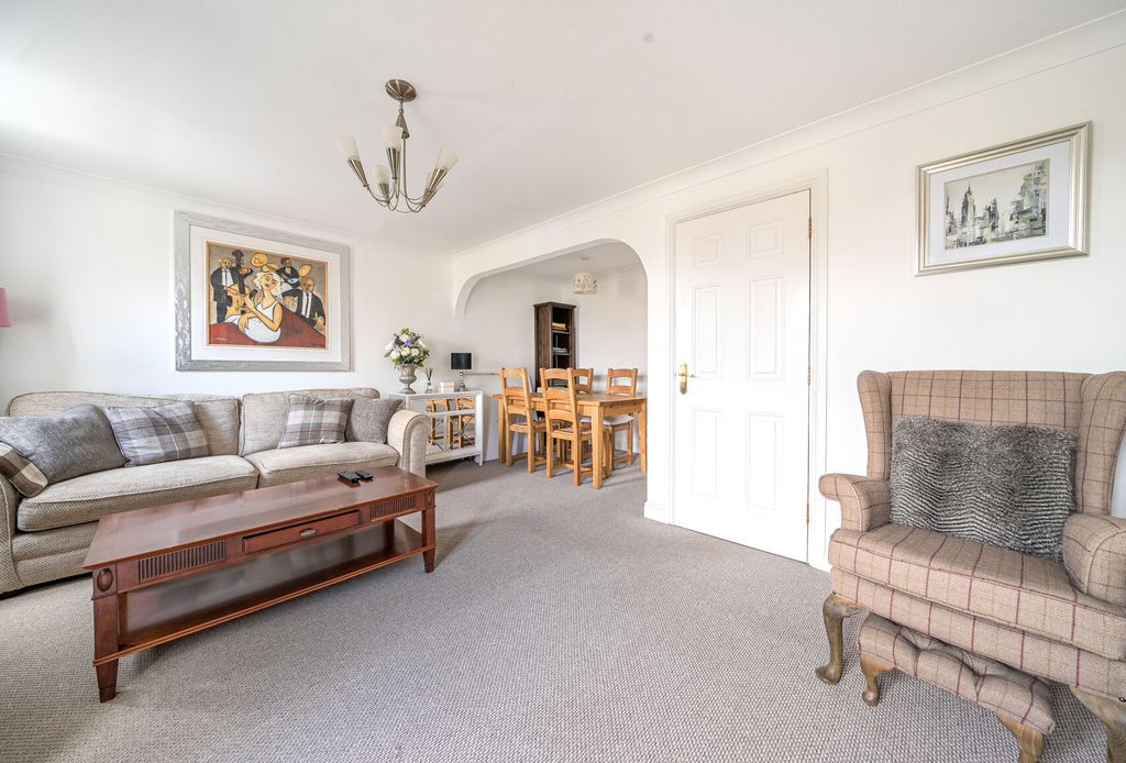 Property photo 3 of 20 Sitting/Diner