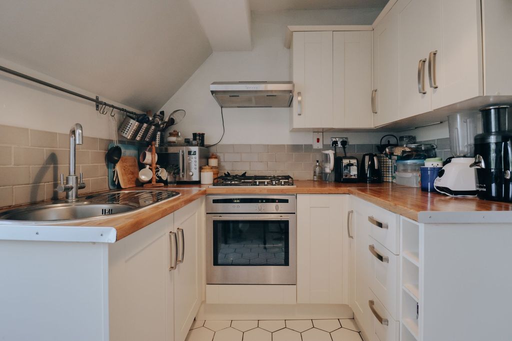 Property photo 1 of 6 Kitchen