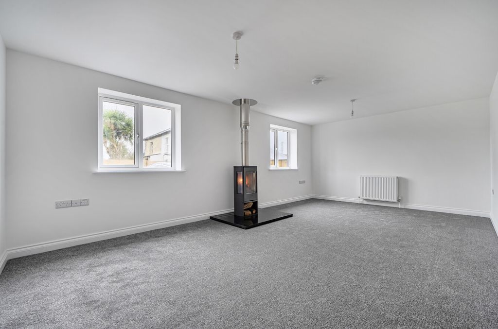 Property photo 3 of 23 1420360-8-69A05E6...