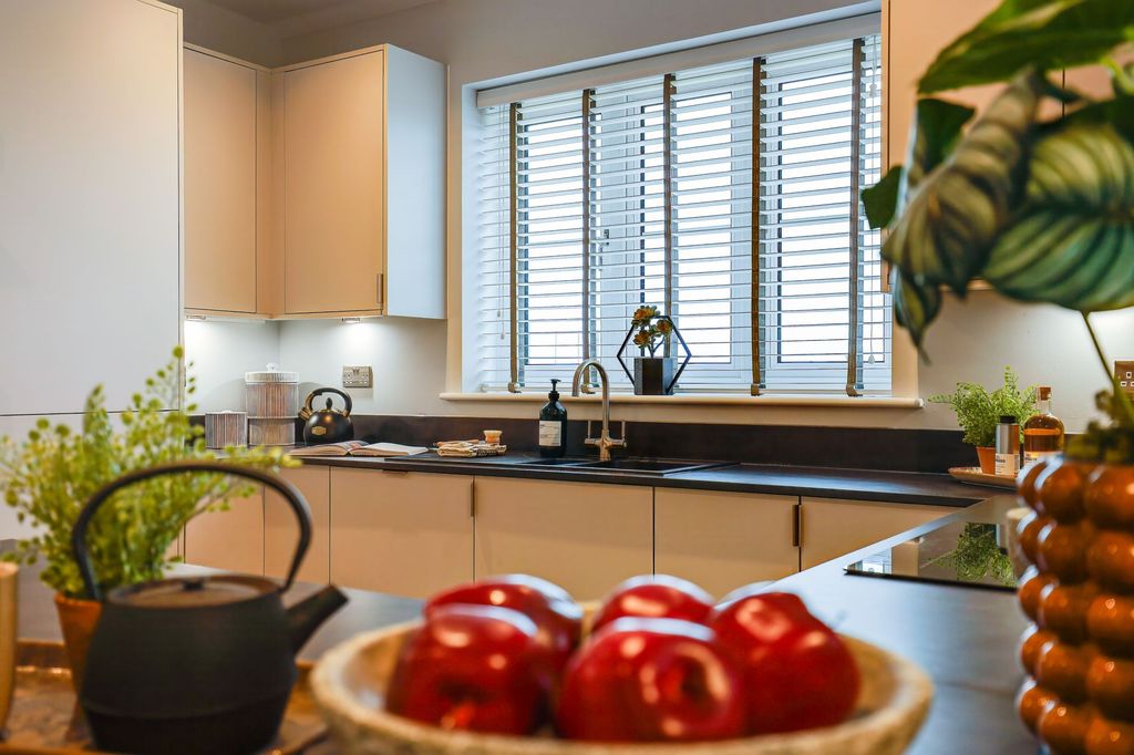 Property photo 3 of 9 Kitchen