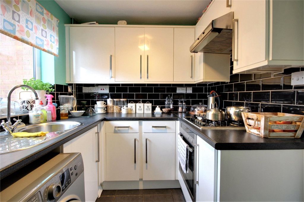 Property photo 2 of 8 Picture No. 16