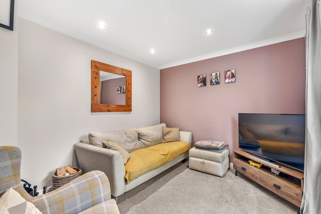 Property photo 3 of 17 Picture 3