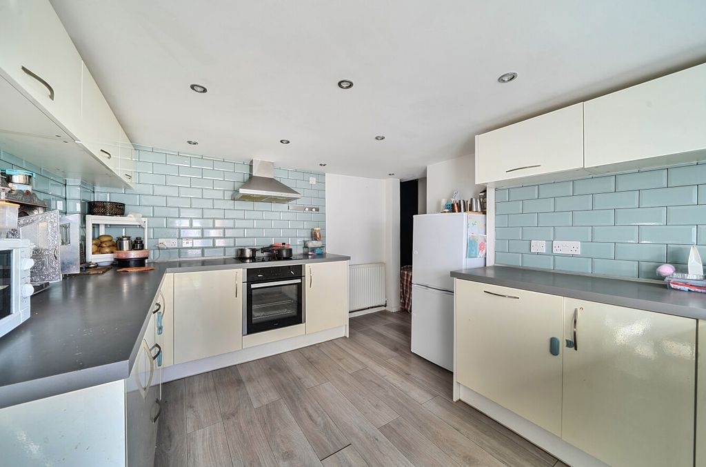 Property photo 3 of 18 1422103-13-69A58B...