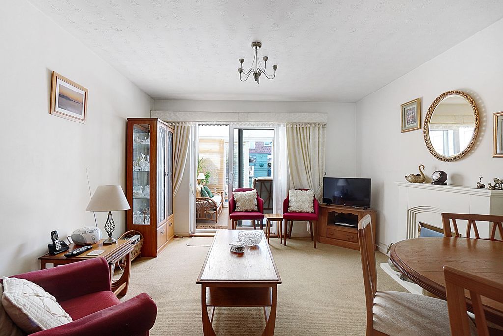 Property photo 2 of 15 4382654