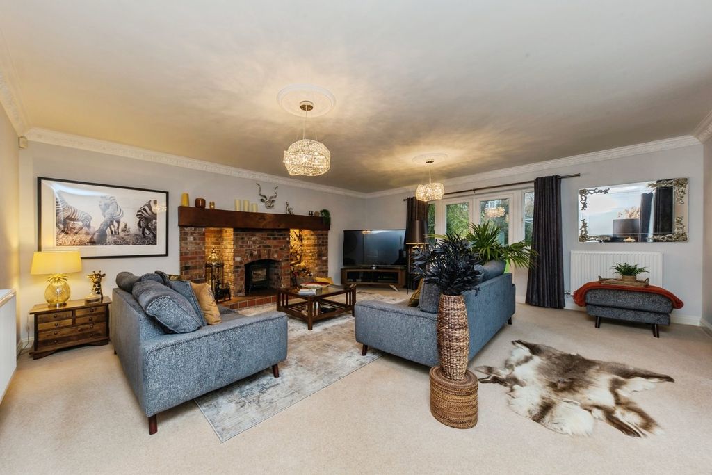 Property photo 2 of 33