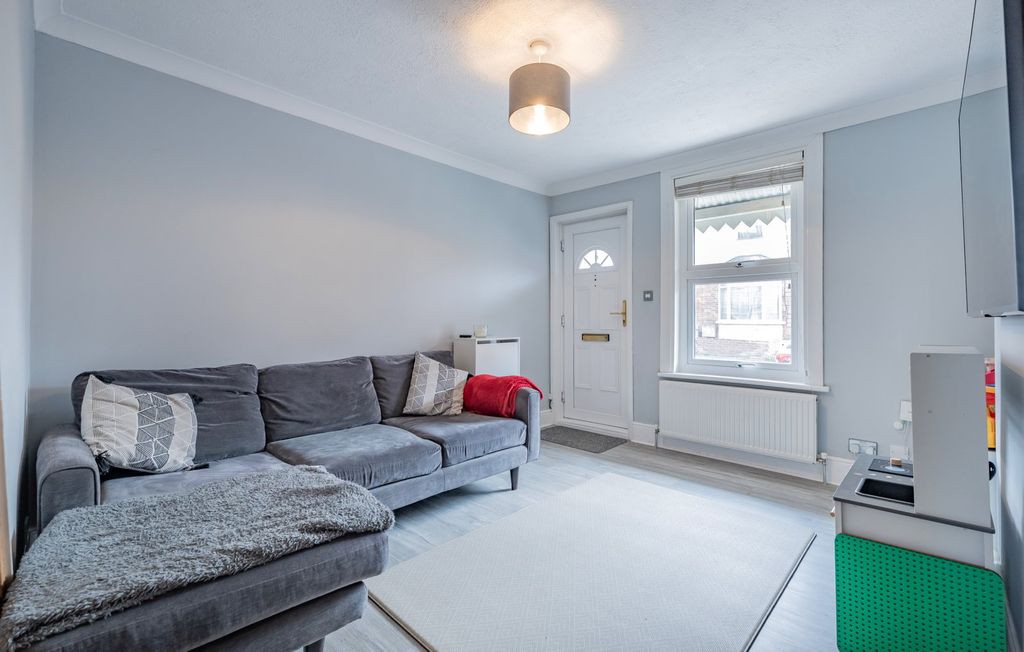 Property photo 2 of 17