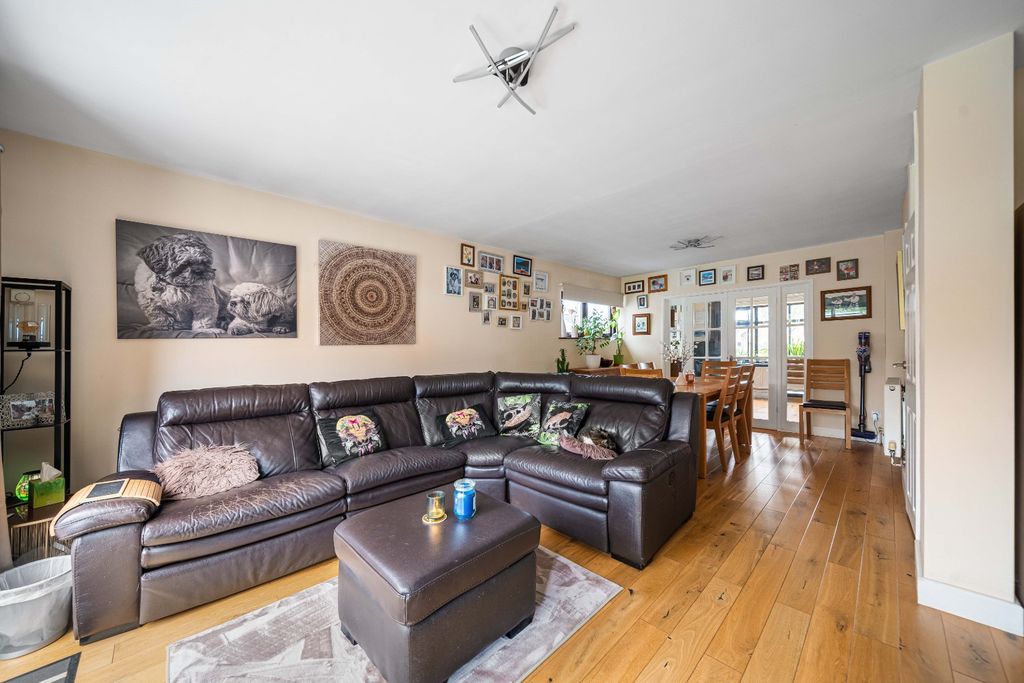 Property photo 2 of 19 4539312