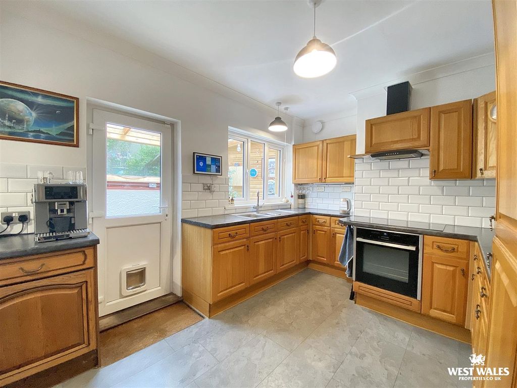 Additional image 10 of 3 bed detached house for salePier Road, Pembroke Dock SA72