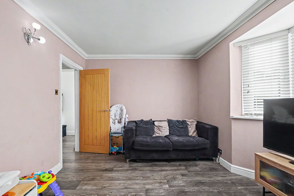 Property photo 3 of 32