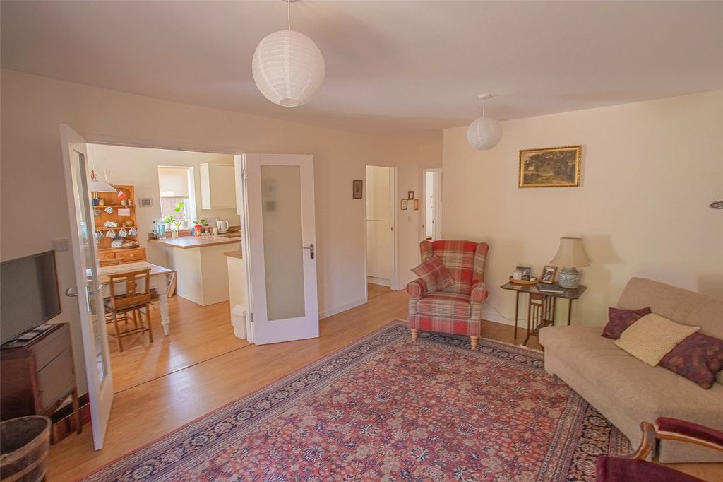 Property photo 3 of 16 Picture No. 10