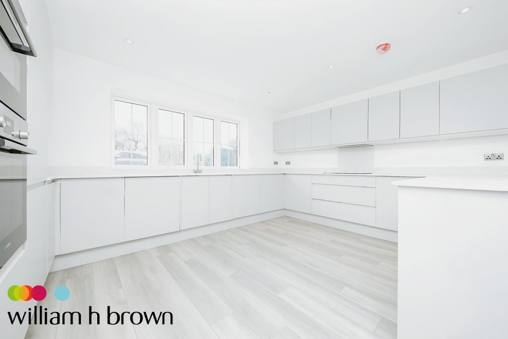 Property photo 3 of 14 Kitchen