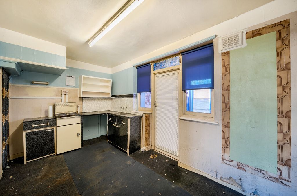 Property photo 3 of 16 1385560-12-6927A5...