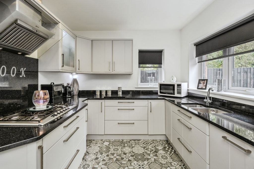 Property photo 3 of 17 Photo