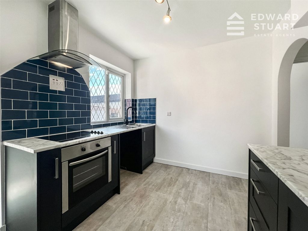 Property photo 3 of 23 Picture No. 12