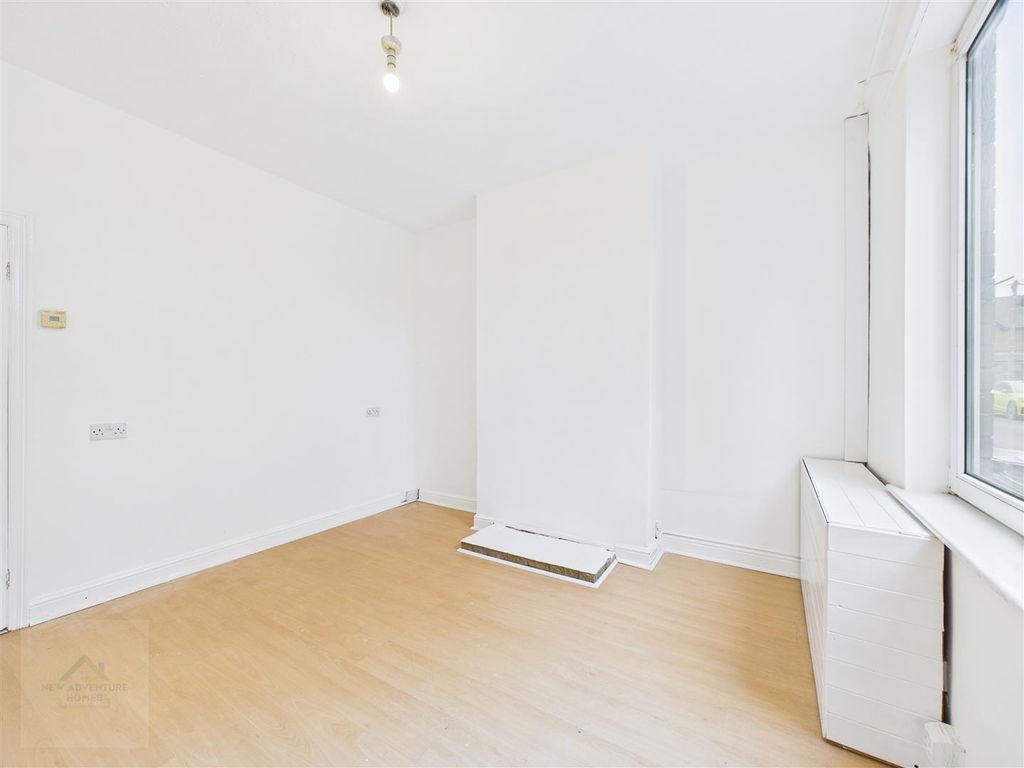 Property photo 2 of 17 Living Room