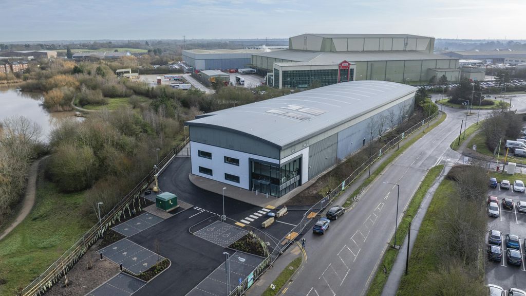 Property photo 1 of 13 20260128Parkway01.Jpg