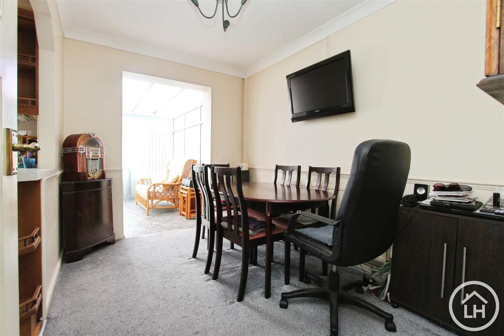 Property photo 3 of 14 Dining Room