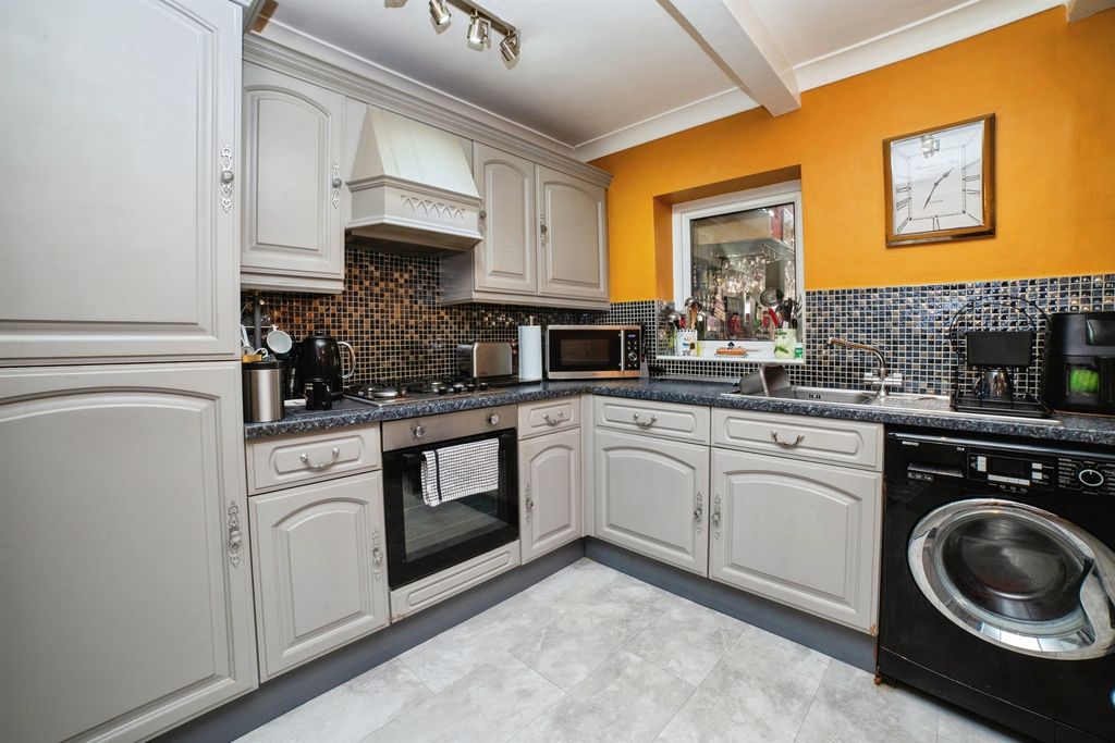 Property photo 2 of 17
