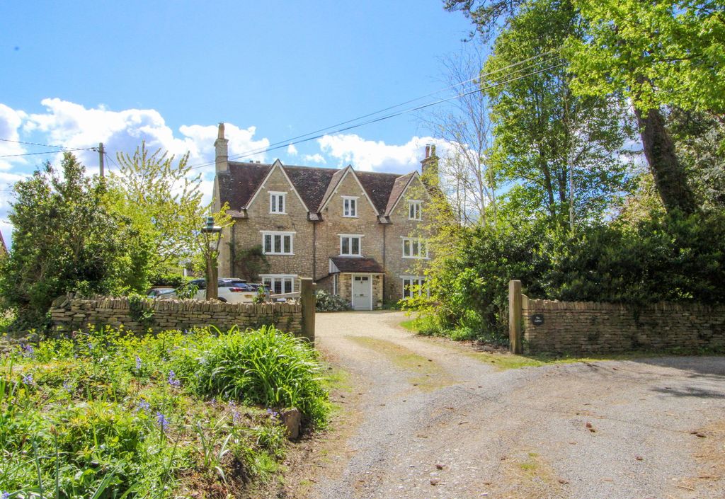 Property photo 1 of 31