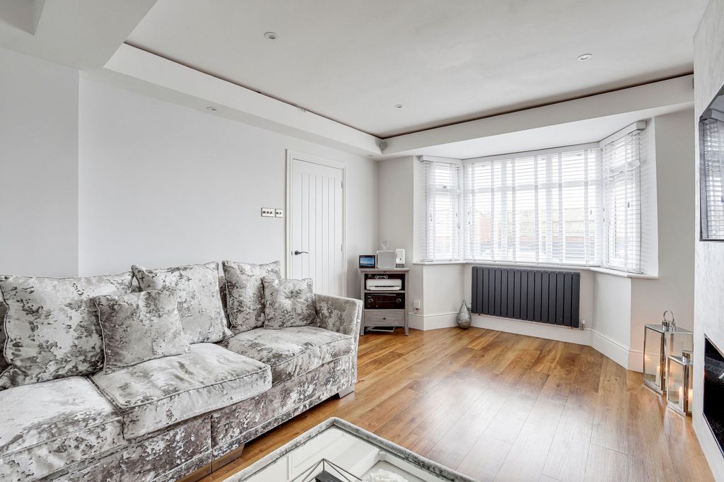 Property photo 2 of 18 Living Room