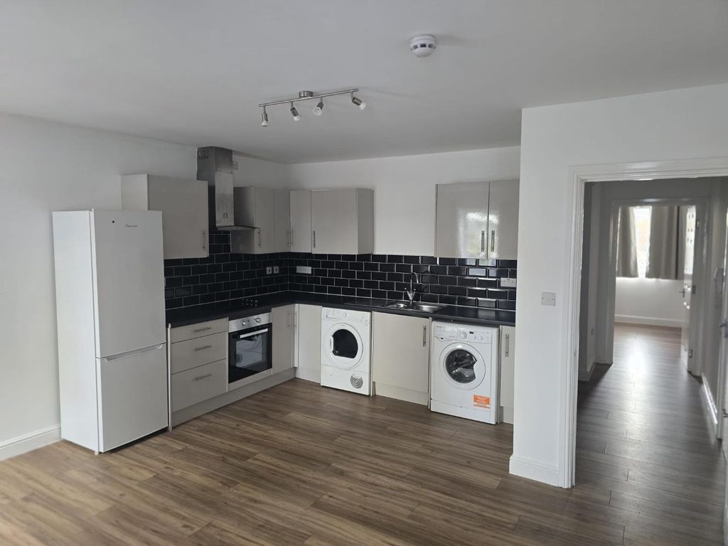 Property photo 3 of 8 628A0Fb2-Db07-46c1-B5B1-26Bd22Bf78E1.Jpeg