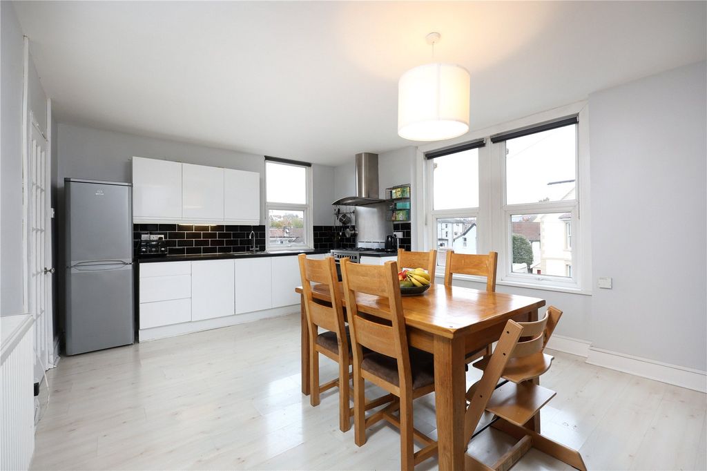 Property photo 2 of 13 Picture No. 18