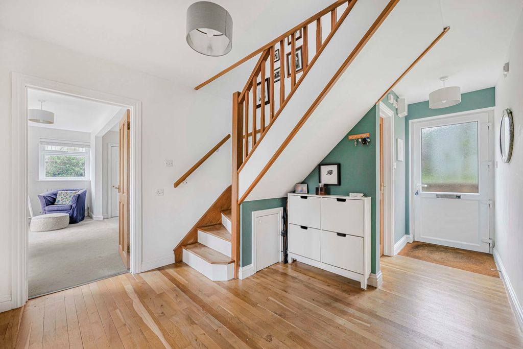 Property photo 2 of 20 Entrance Hall