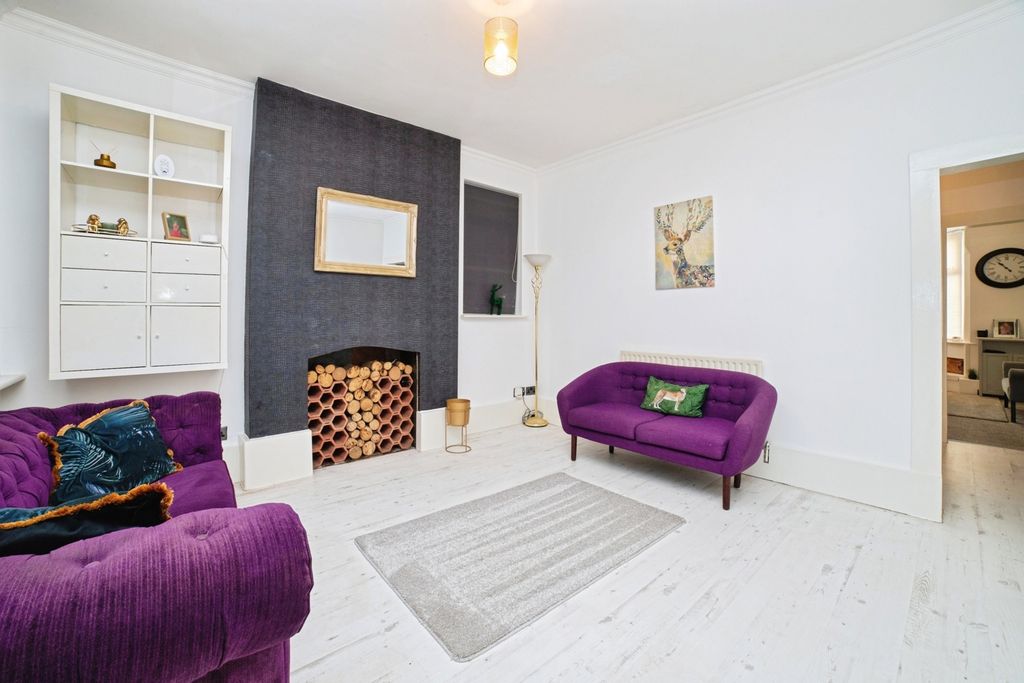 Property photo 3 of 17 Photo