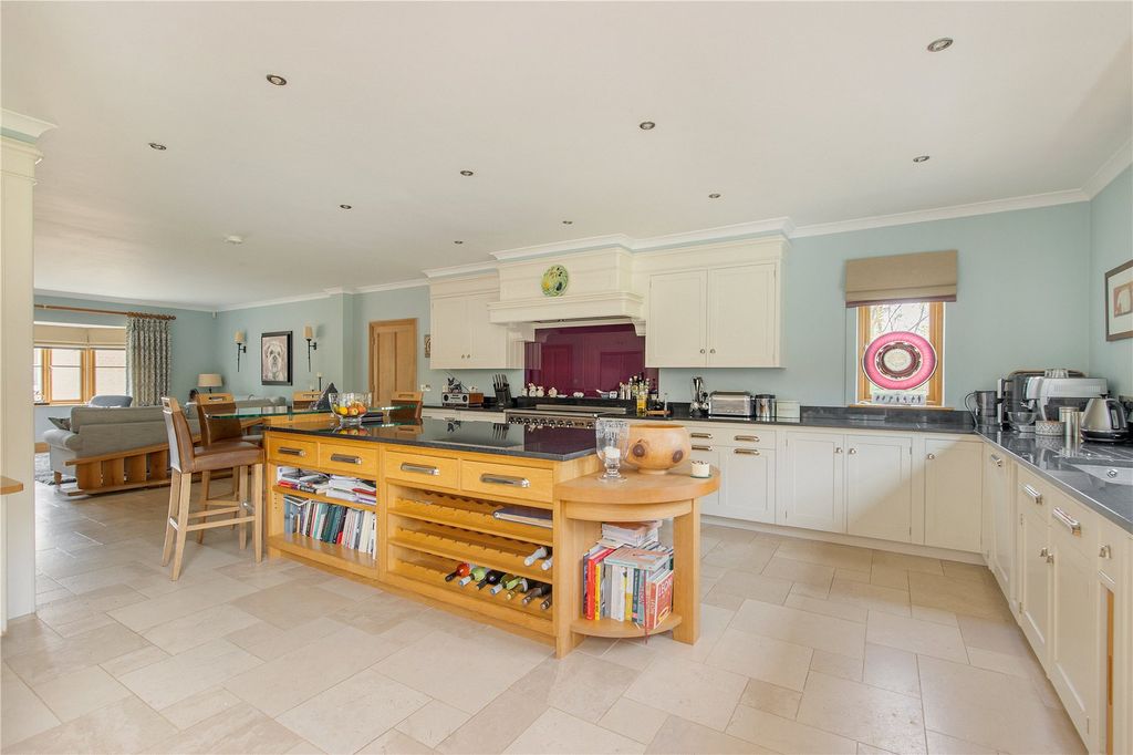 Property photo 3 of 23 Kitchen