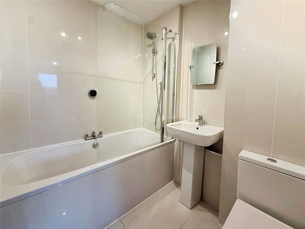 Property photo 3 of 7 Bathroom