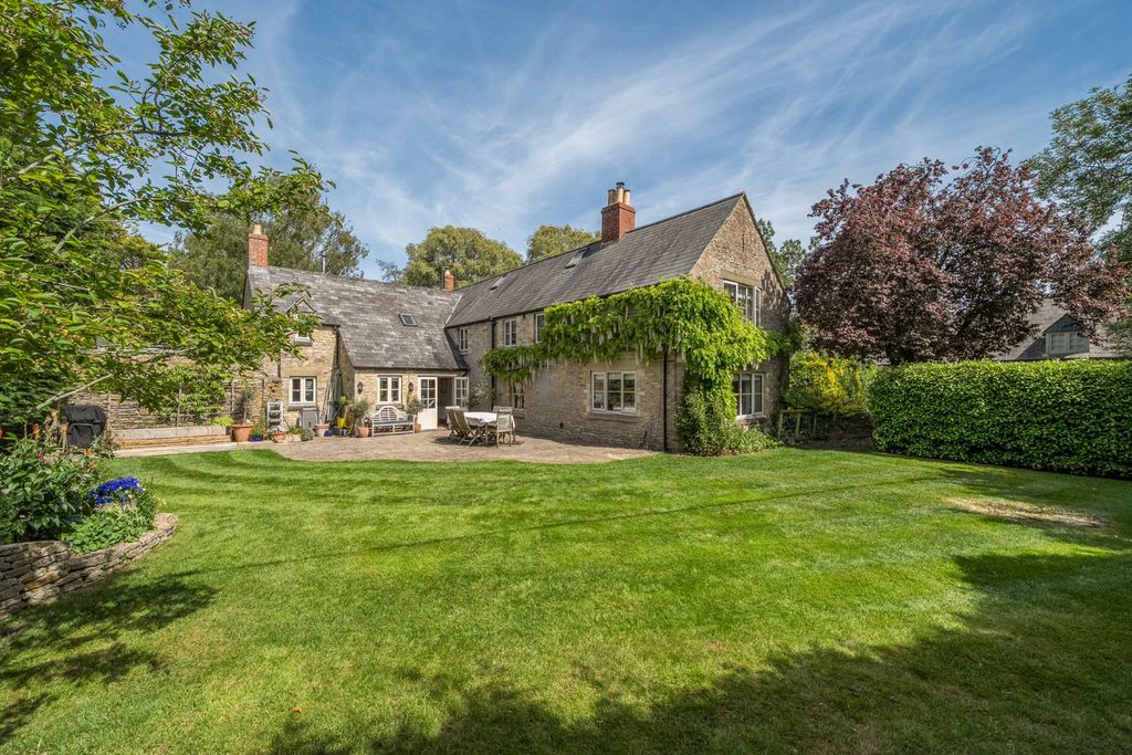 Property photo 1 of 50 Long Hse - Rear Gdn