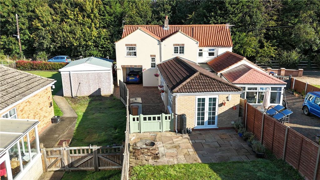 Property photo 1 of 28 Picture No. 12