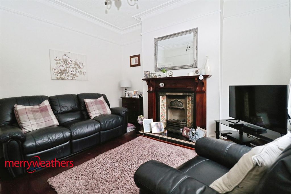 Property photo 3 of 11 Lounge