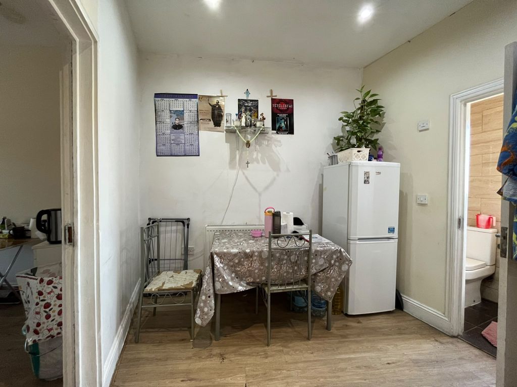 Property photo 3 of 7 Gallery