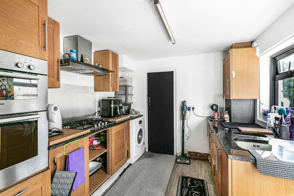Property photo 3 of 20 Kitchen