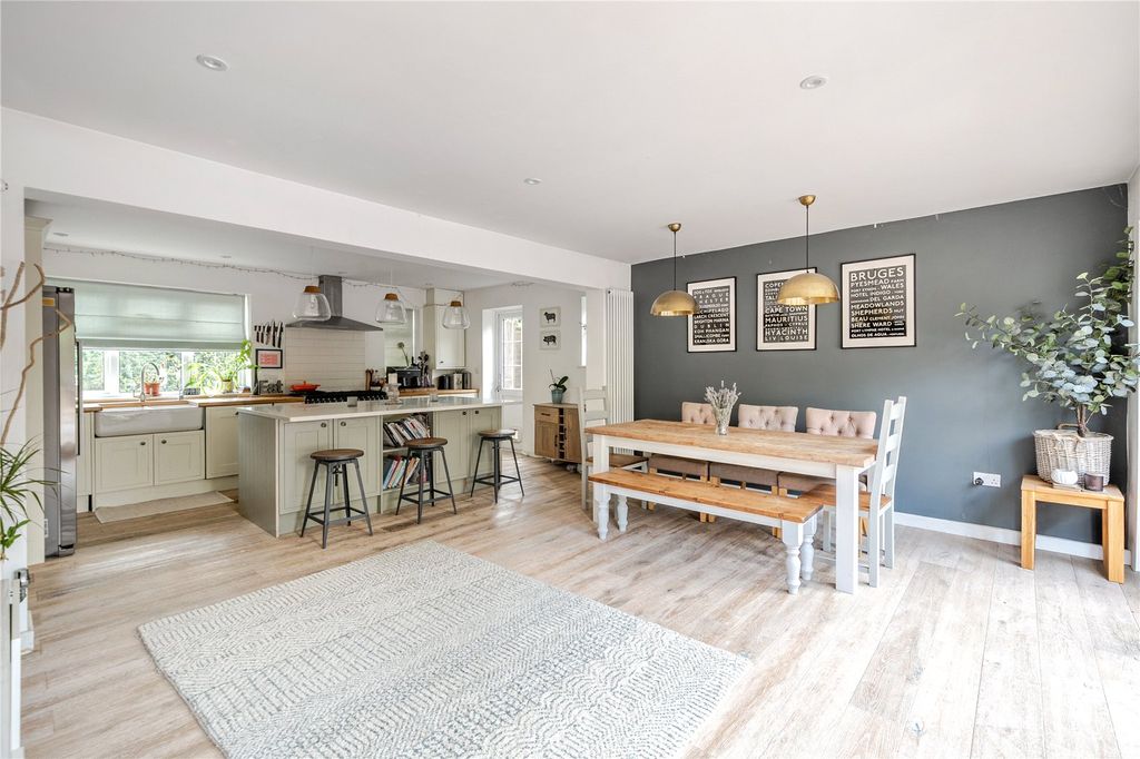 Property photo 1 of 19 Kitchen/Dining