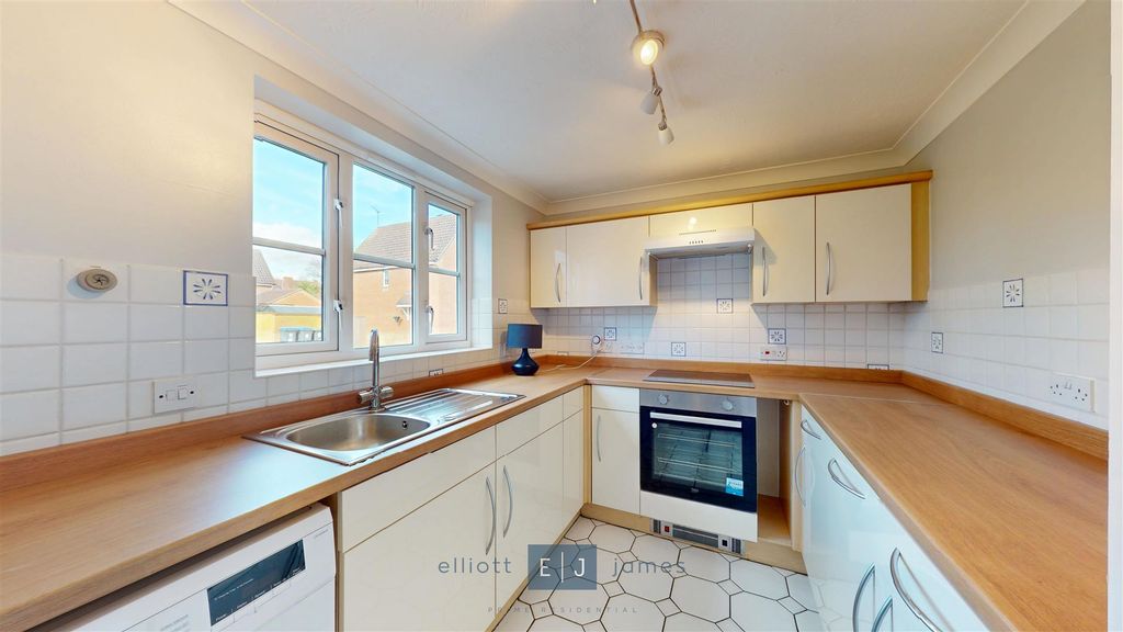 Property photo 2 of 18