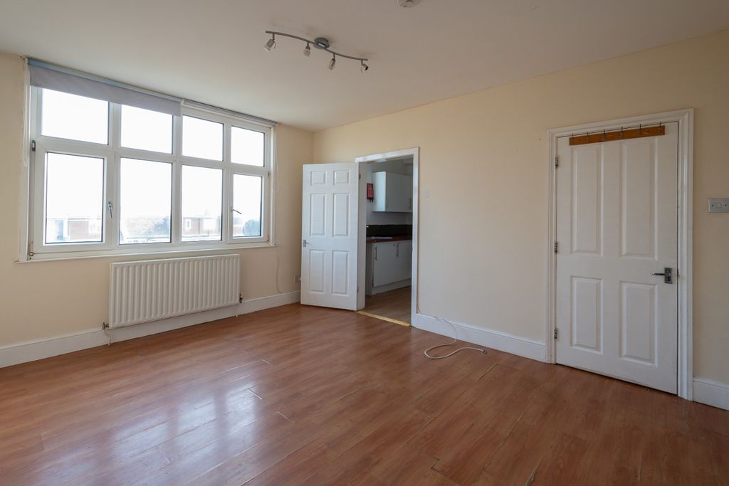 Property photo 2 of 19 3995734