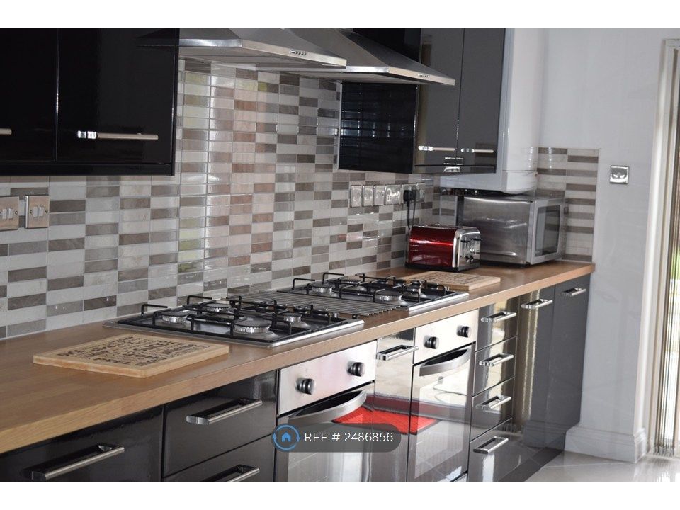Property photo 1 of 8 Kitchen