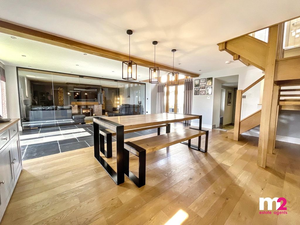 Property photo 2 of 31