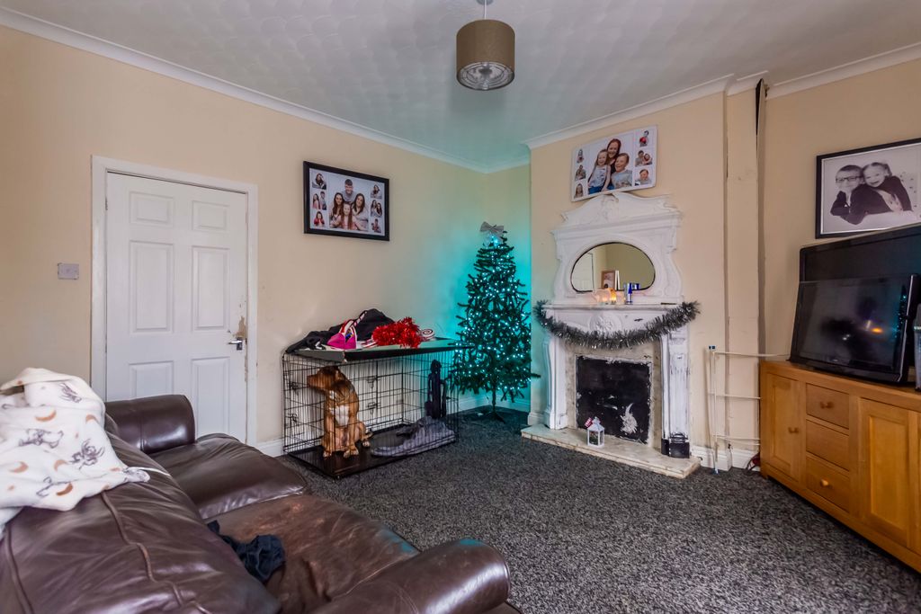 Property photo 2 of 17