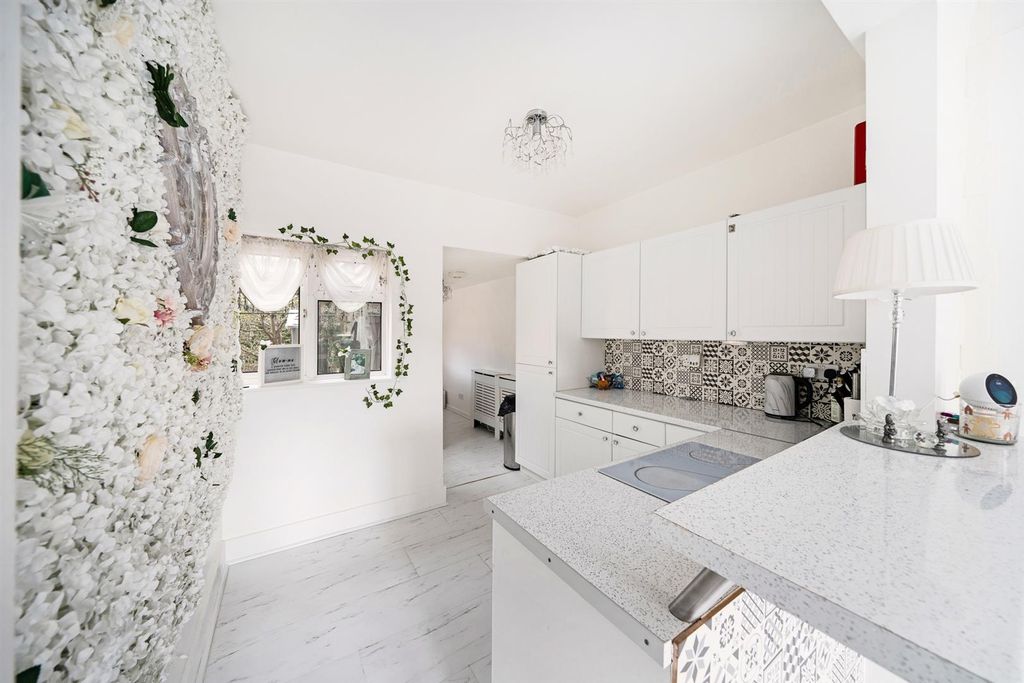 Property photo 3 of 14 Kitchen