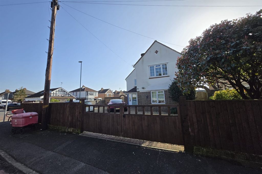 Property photo 2 of 12 (Main)