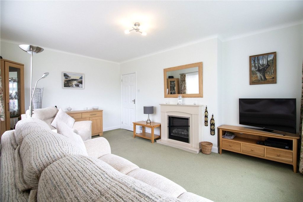 Property photo 3 of 22 Lounge