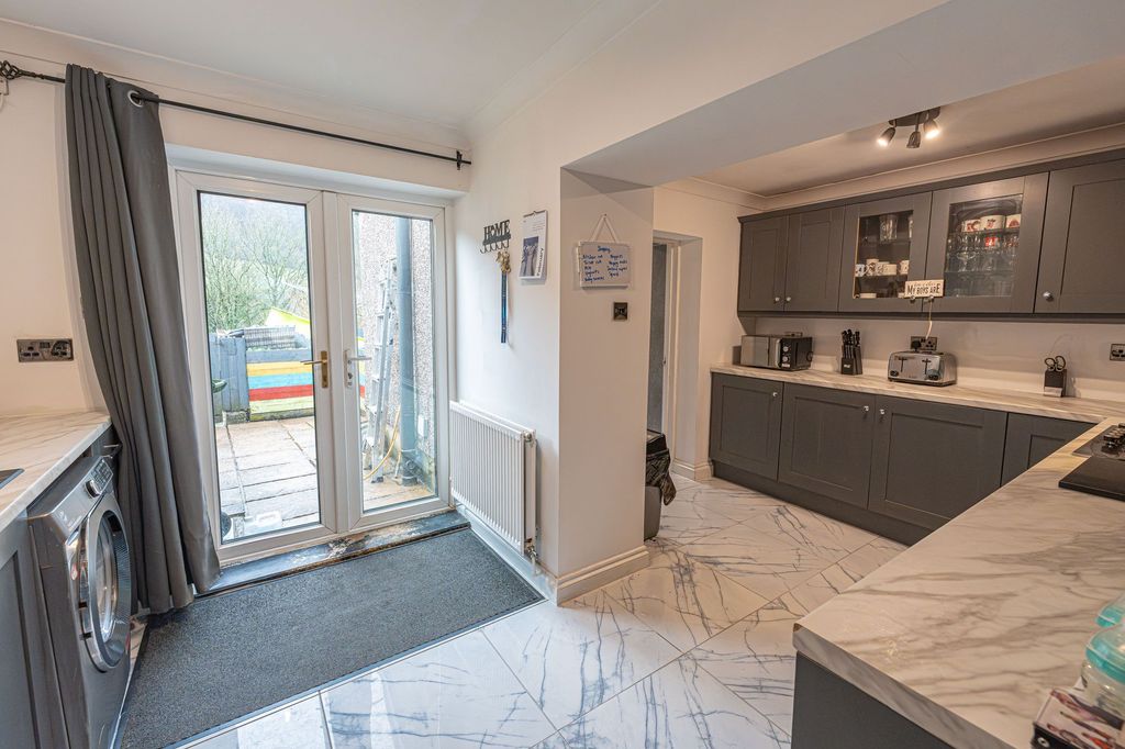 Property photo 2 of 27