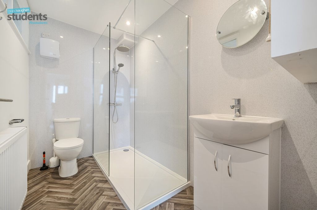 Property photo 3 of 10 1F0Fe16F-A5F3-4A6...