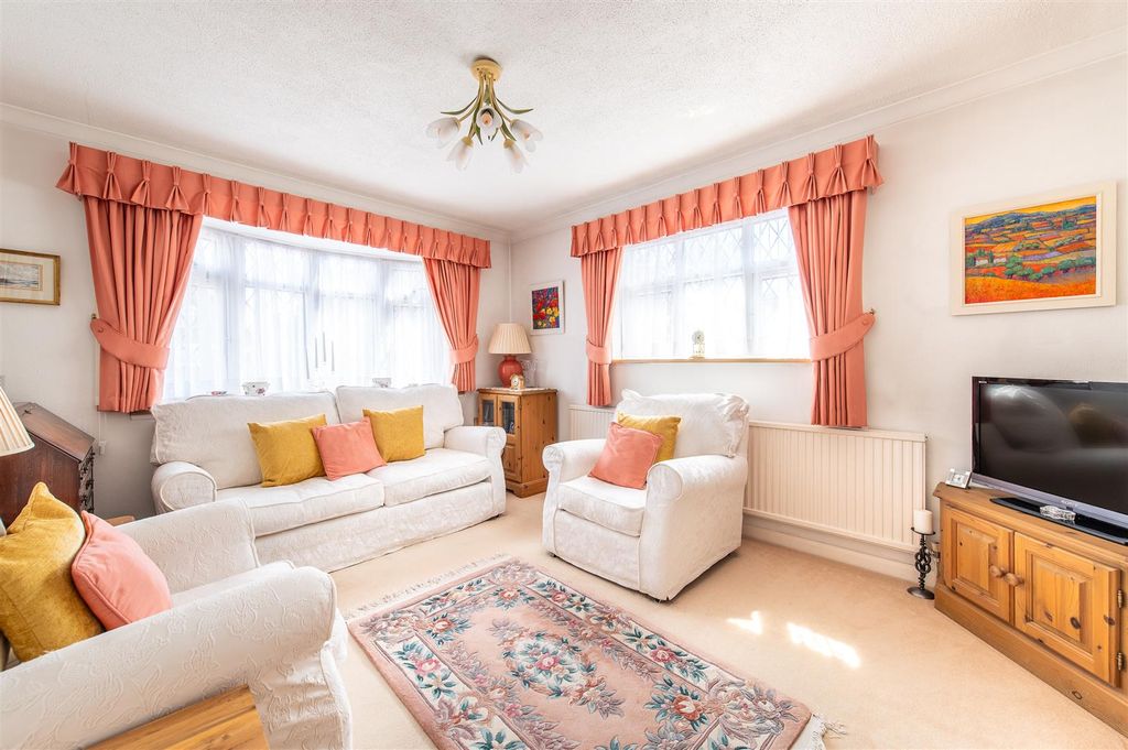 Property photo 3 of 35 682Maidstoneroad-07.Jpg