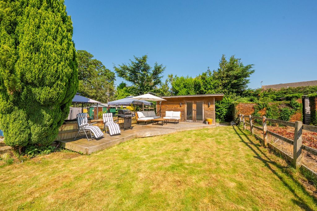 Property photo 3 of 24